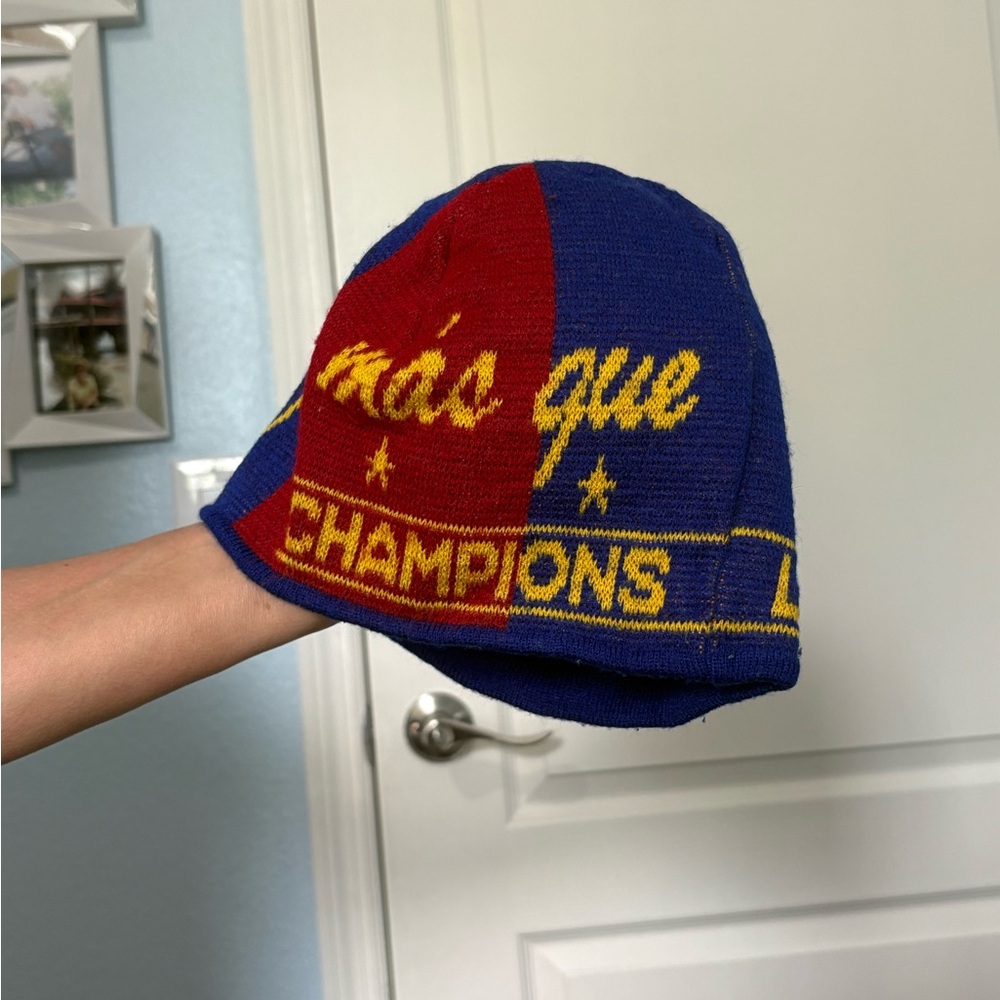FC Barcelona Beanie Hat – “Más que un club” Champions Design - Picture 2 of 4